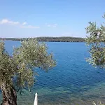 Saint Andrews Bay Μηλιά